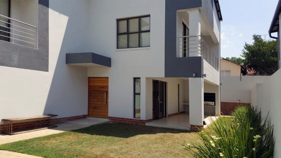 To Let 4 Bedroom Property for Rent in Bryanston East Gauteng