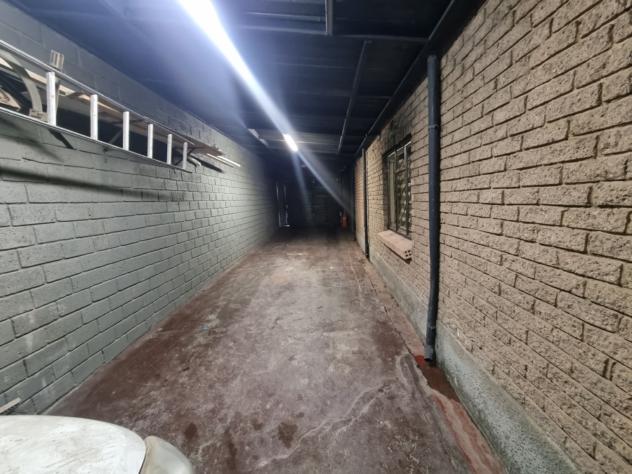 To Let 1 Bedroom Property for Rent in Orlando East Gauteng