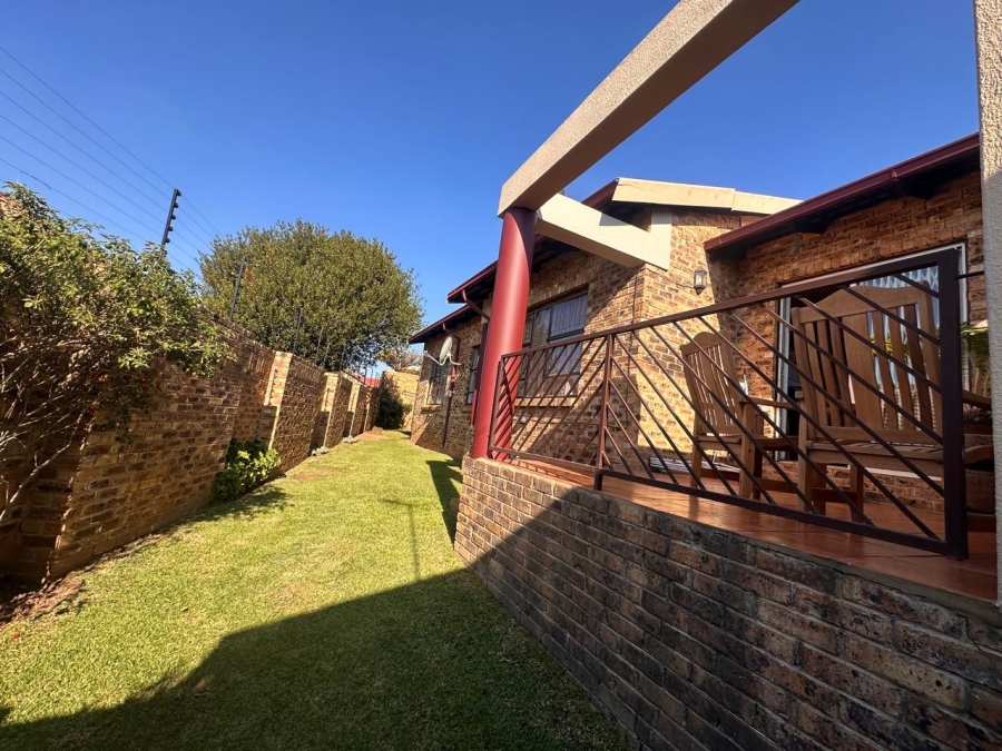 To Let 3 Bedroom Property for Rent in Rangeview Gauteng