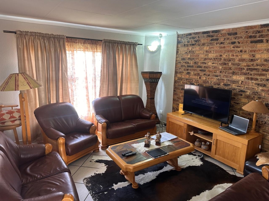 To Let 3 Bedroom Property for Rent in Rangeview Gauteng