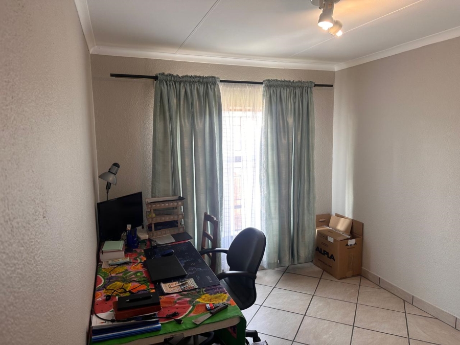 To Let 3 Bedroom Property for Rent in Rangeview Gauteng