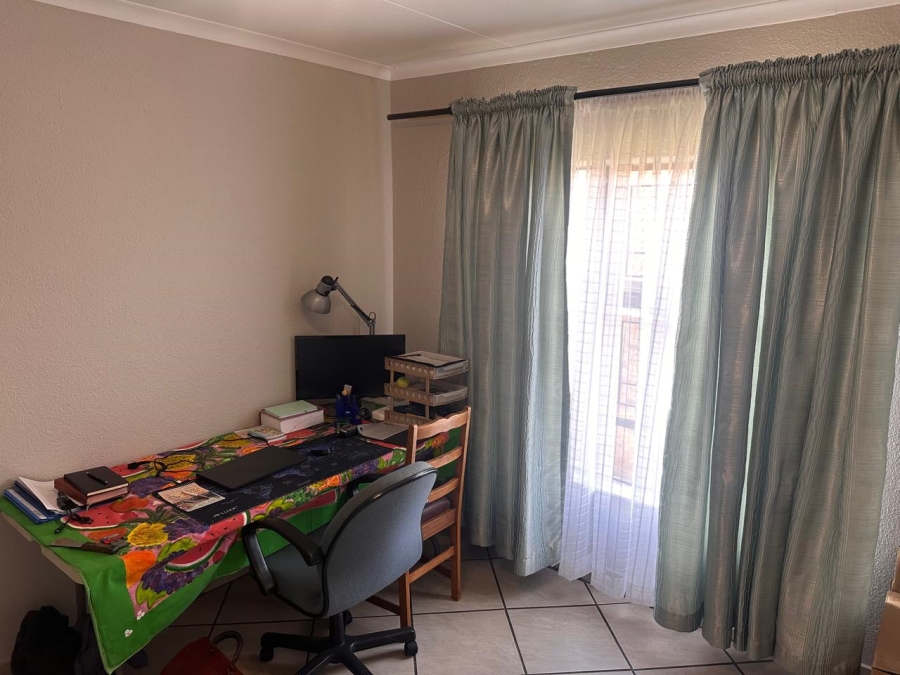 To Let 3 Bedroom Property for Rent in Rangeview Gauteng