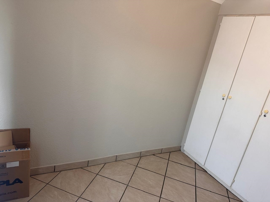To Let 3 Bedroom Property for Rent in Rangeview Gauteng