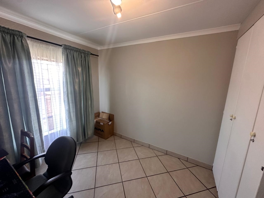 To Let 3 Bedroom Property for Rent in Rangeview Gauteng