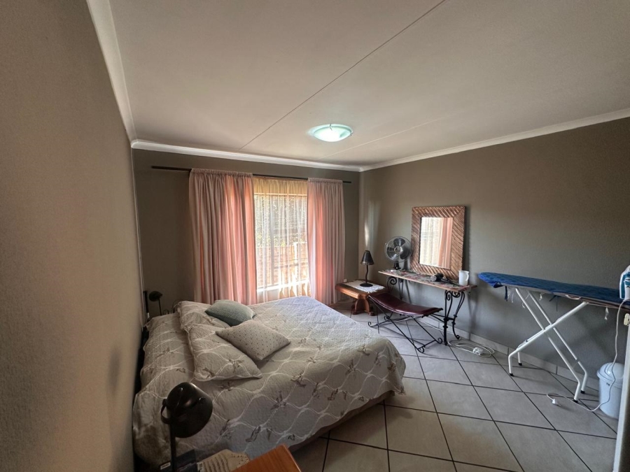 To Let 3 Bedroom Property for Rent in Rangeview Gauteng