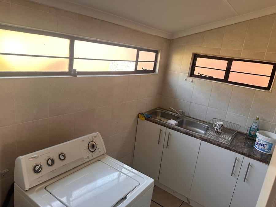 To Let 3 Bedroom Property for Rent in Rangeview Gauteng