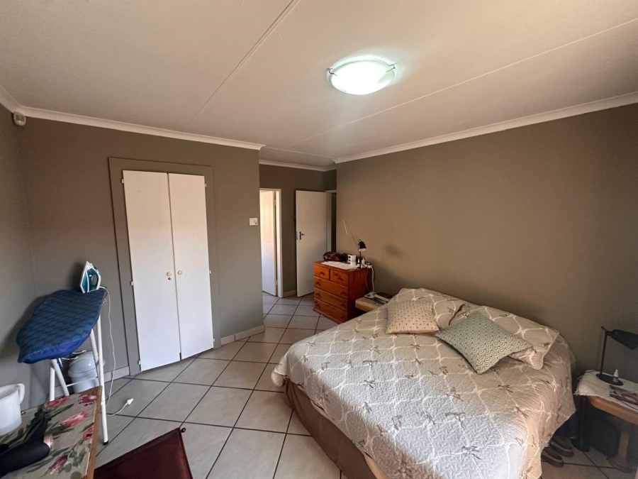To Let 3 Bedroom Property for Rent in Rangeview Gauteng