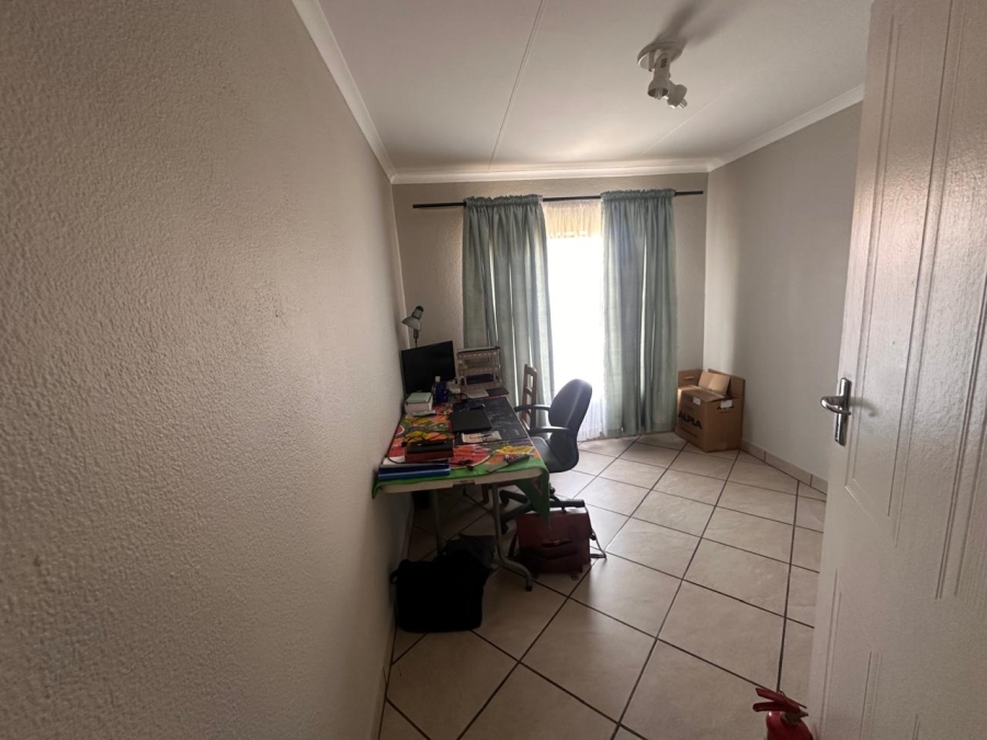 To Let 3 Bedroom Property for Rent in Rangeview Gauteng