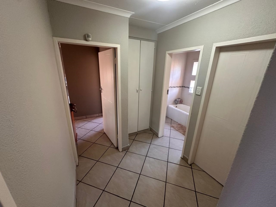 To Let 3 Bedroom Property for Rent in Rangeview Gauteng