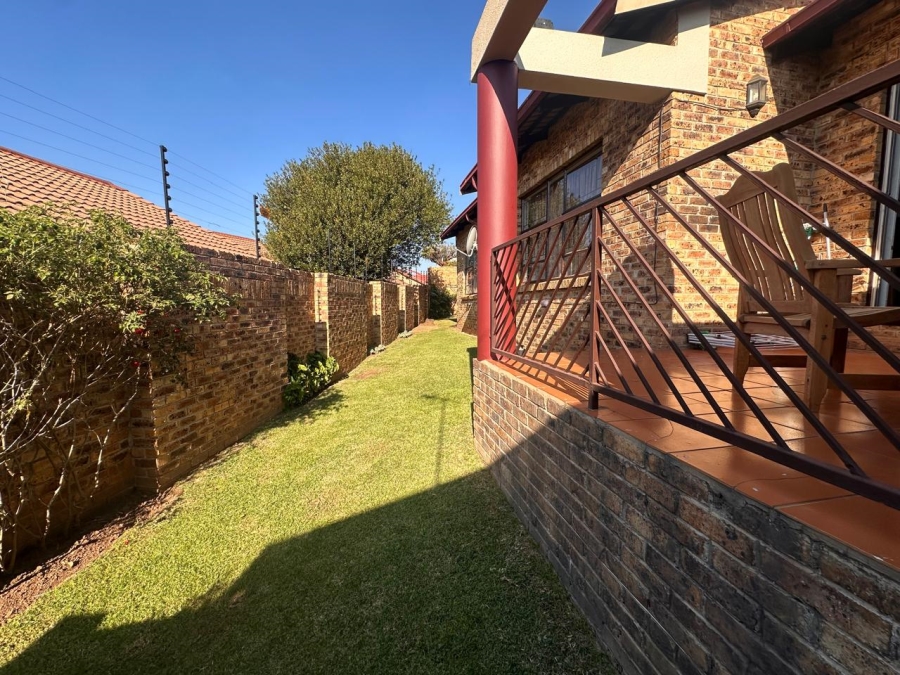 To Let 3 Bedroom Property for Rent in Rangeview Gauteng