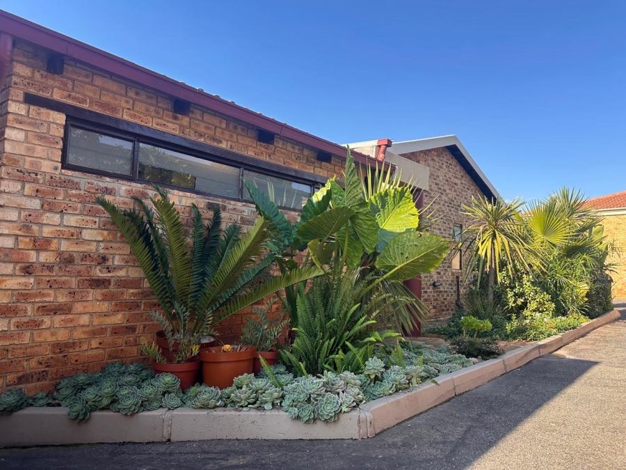 To Let 3 Bedroom Property for Rent in Rangeview Gauteng