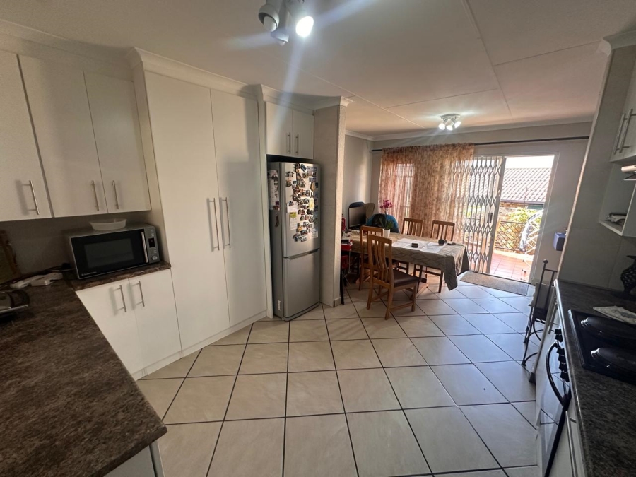To Let 3 Bedroom Property for Rent in Rangeview Gauteng