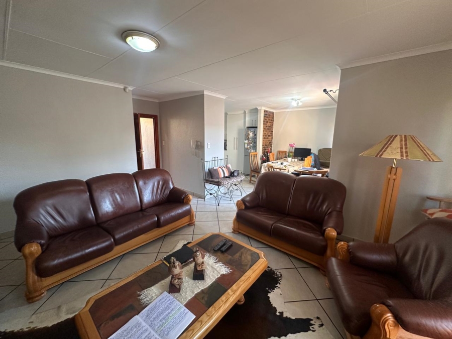 To Let 3 Bedroom Property for Rent in Rangeview Gauteng