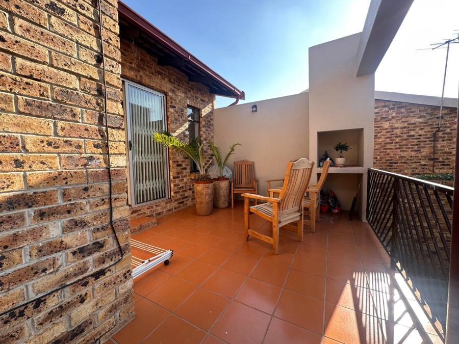 To Let 3 Bedroom Property for Rent in Rangeview Gauteng