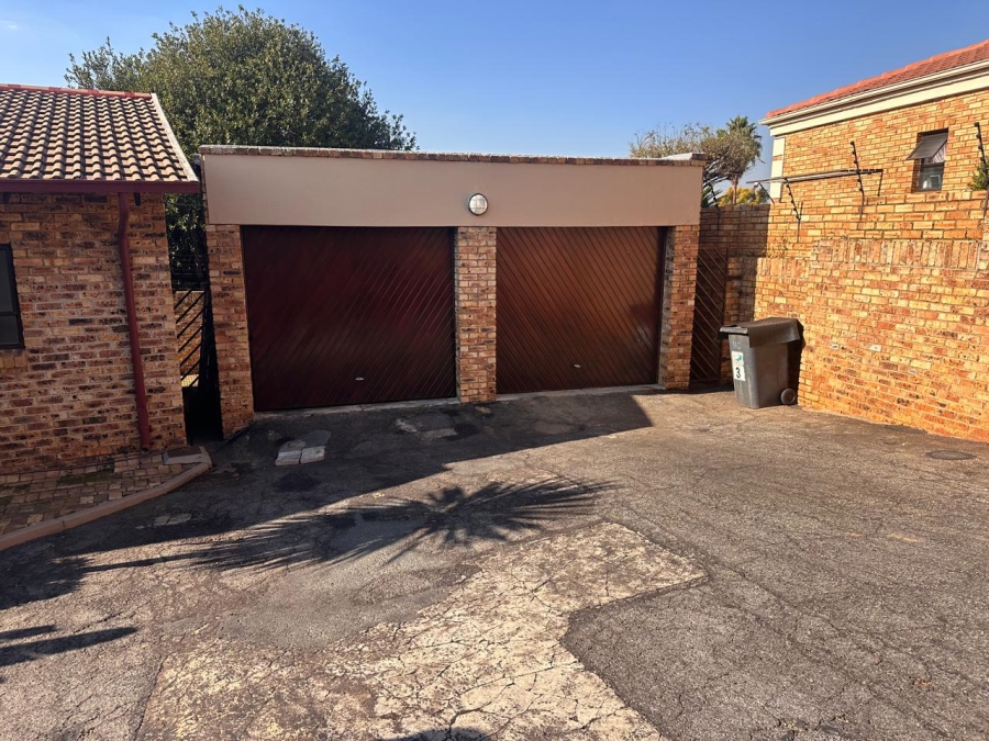 To Let 3 Bedroom Property for Rent in Rangeview Gauteng