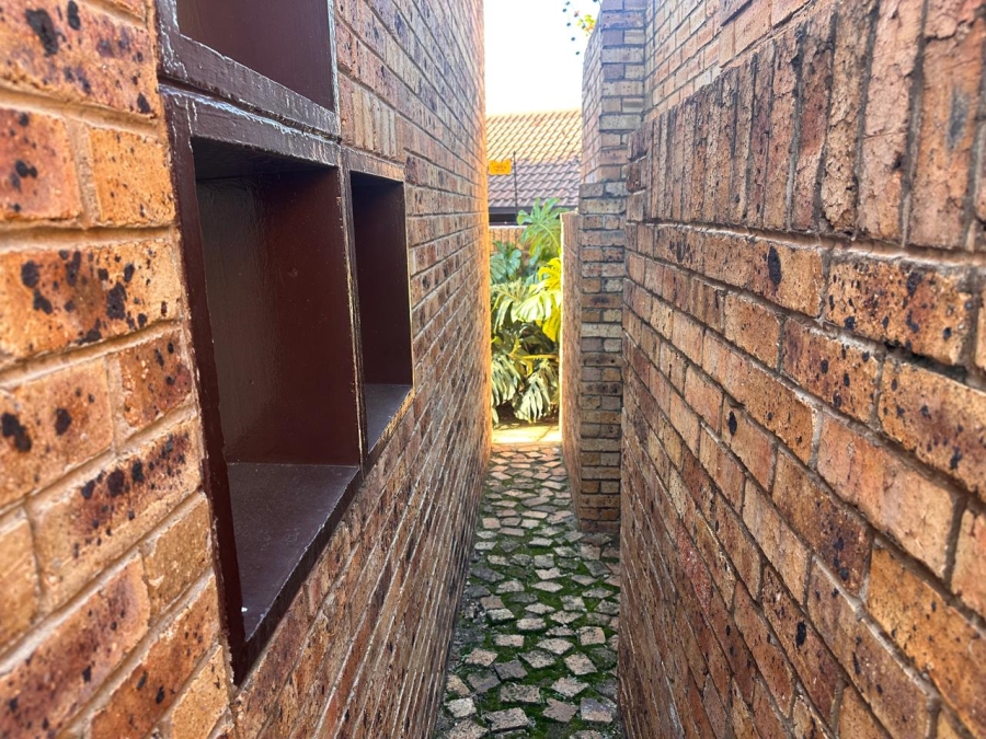 To Let 3 Bedroom Property for Rent in Rangeview Gauteng