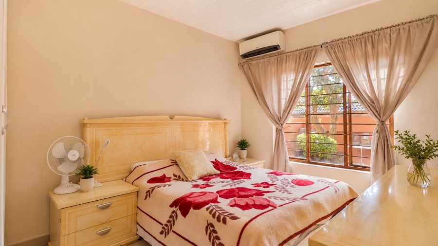 2 Bedroom Property for Sale in Sunninghill Gauteng