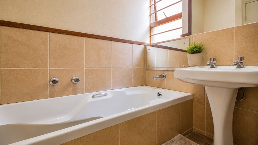 2 Bedroom Property for Sale in Sunninghill Gauteng