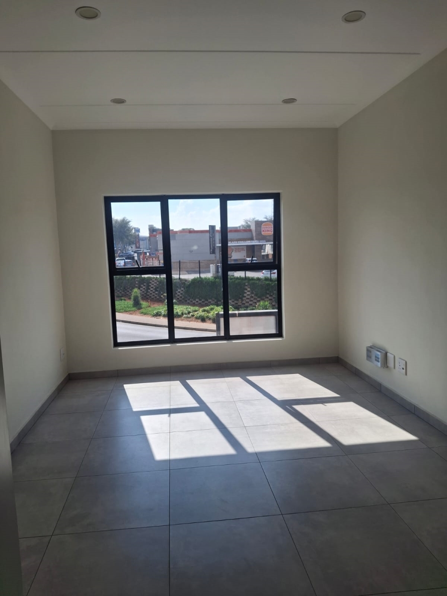 1 Bedroom Property for Sale in Greenstone Hill Gauteng
