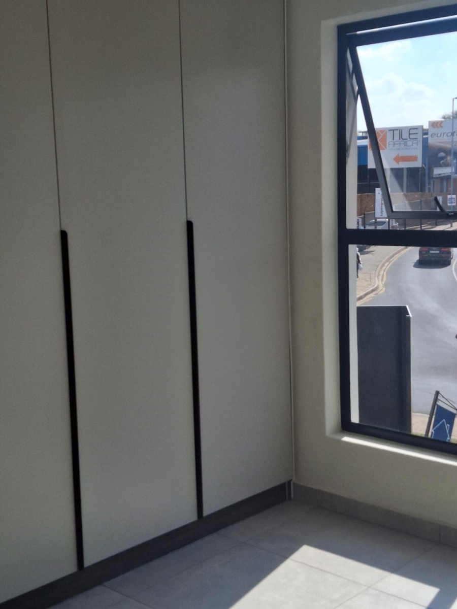 1 Bedroom Property for Sale in Greenstone Hill Gauteng