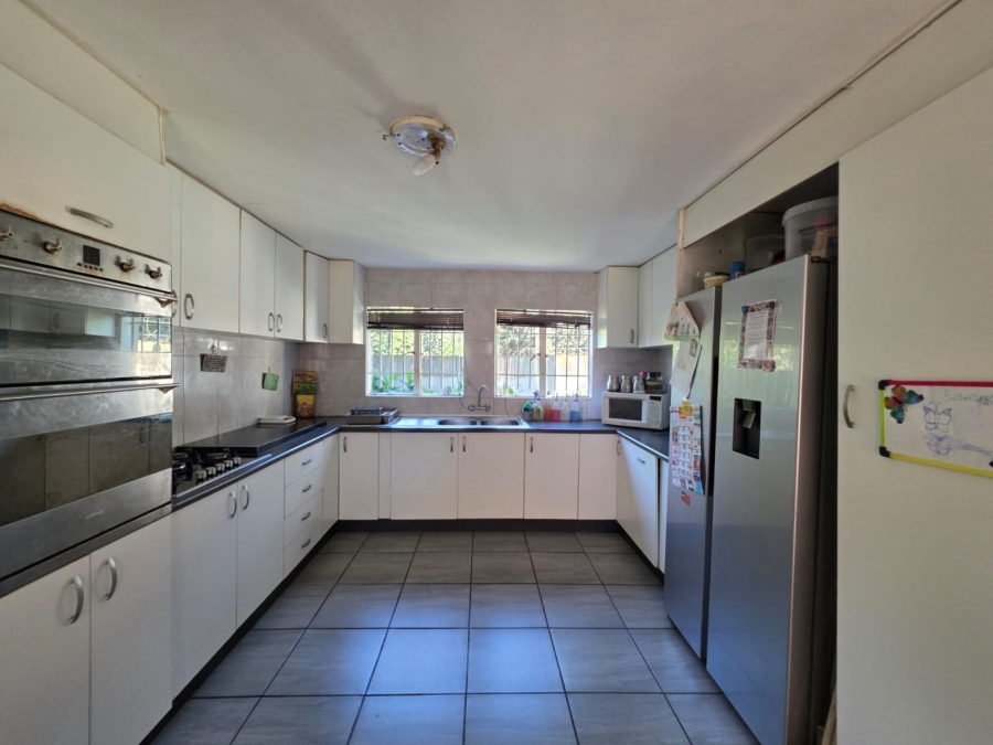 3 Bedroom Property for Sale in Daggafontein Gauteng