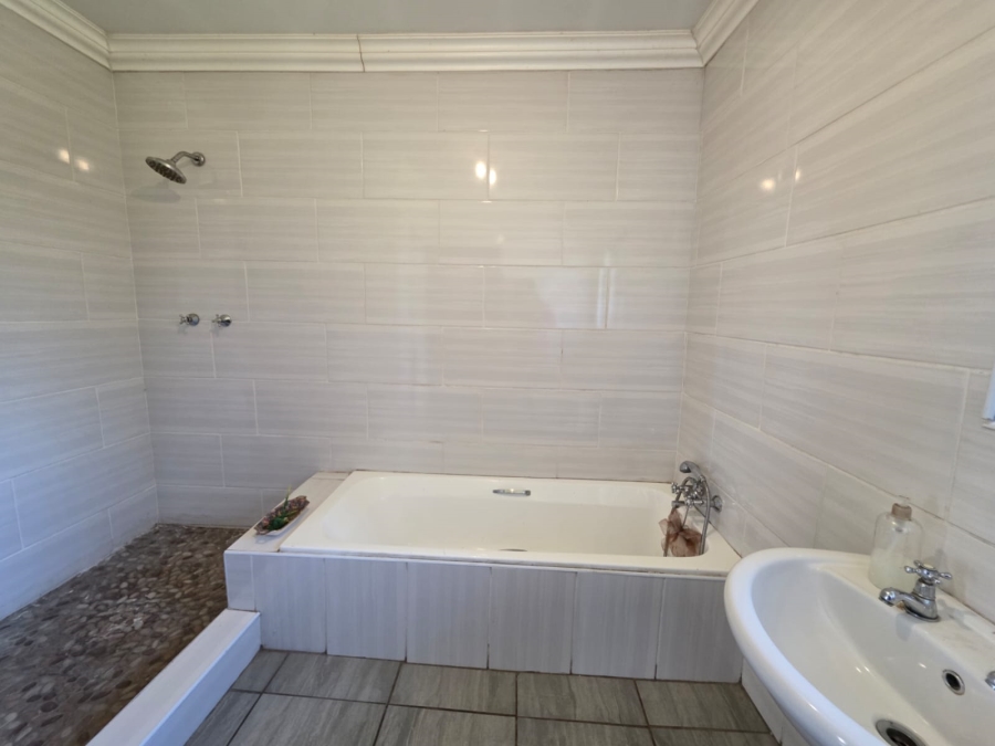 3 Bedroom Property for Sale in Daggafontein Gauteng