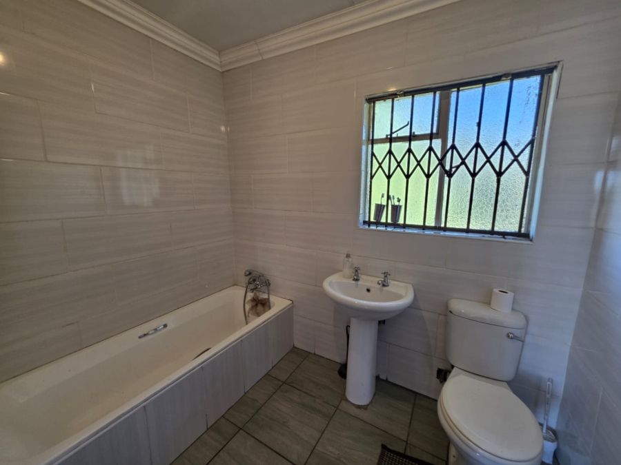 3 Bedroom Property for Sale in Daggafontein Gauteng