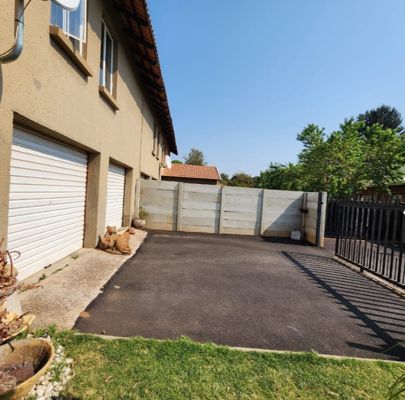 3 Bedroom Property for Sale in Daggafontein Gauteng