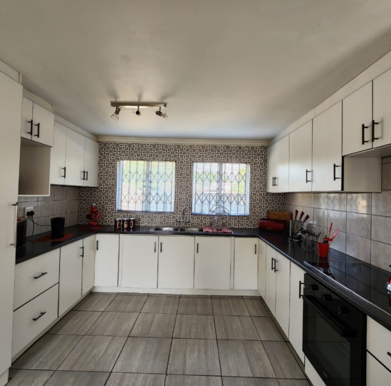 3 Bedroom Property for Sale in Daggafontein Gauteng