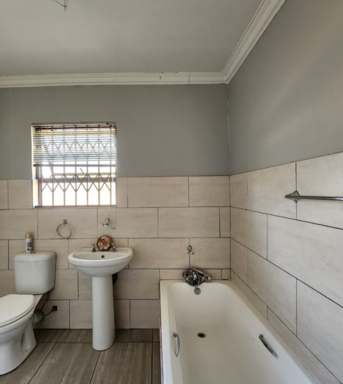 3 Bedroom Property for Sale in Daggafontein Gauteng
