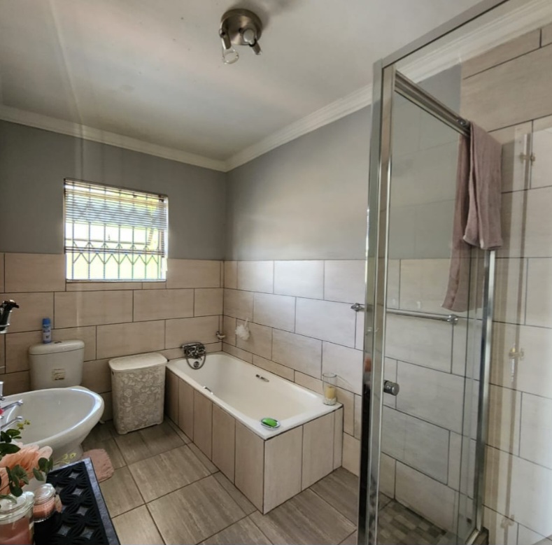 3 Bedroom Property for Sale in Daggafontein Gauteng