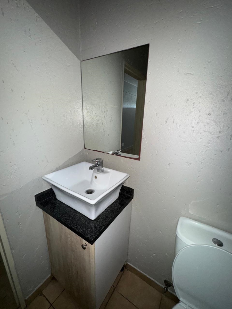 1 Bedroom Property for Sale in Hillcrest Gauteng