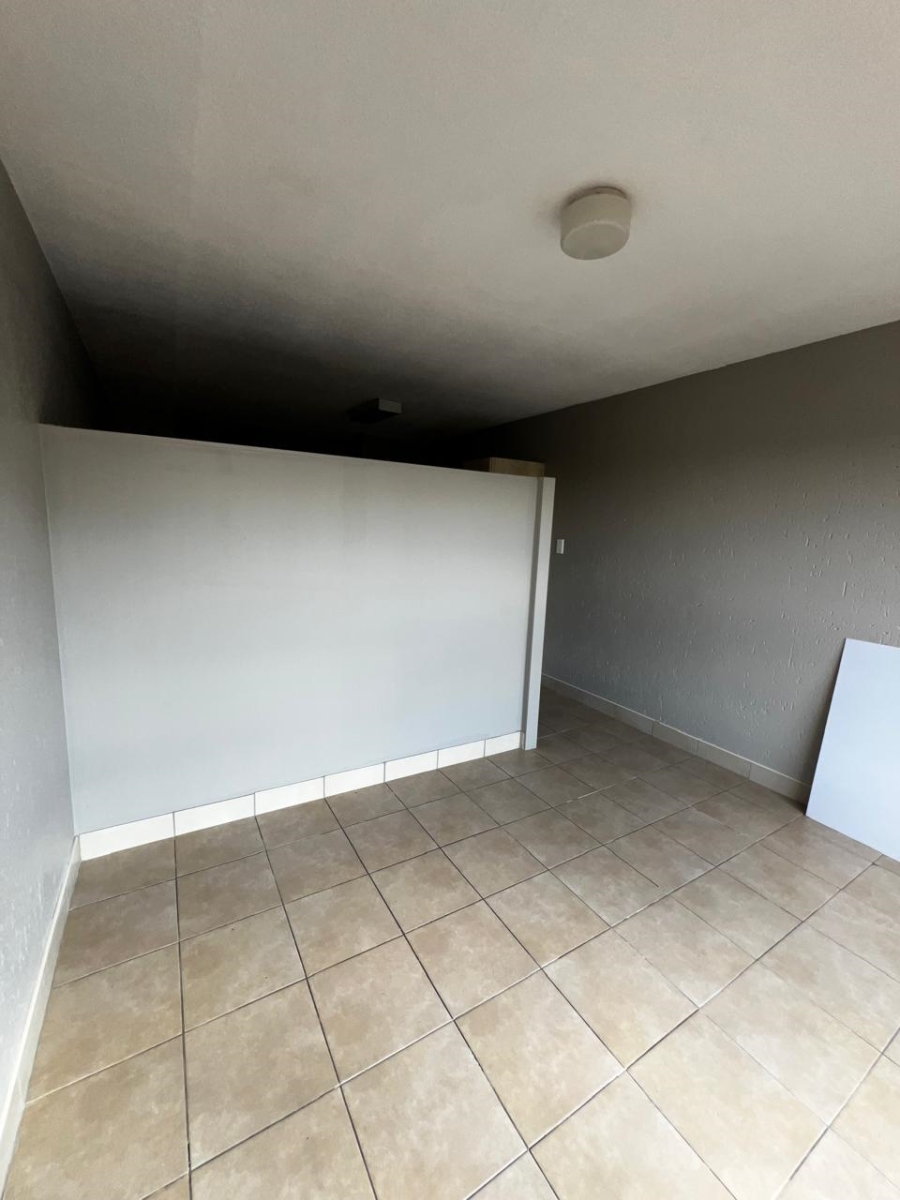 1 Bedroom Property for Sale in Hillcrest Gauteng
