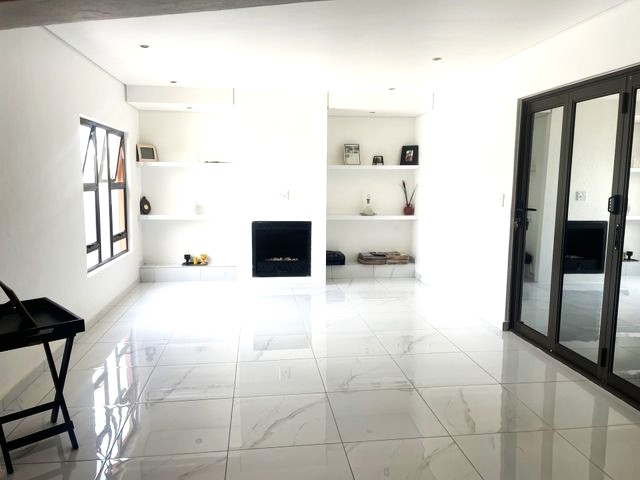 4 Bedroom Property for Sale in Waterkloof Ridge Gauteng