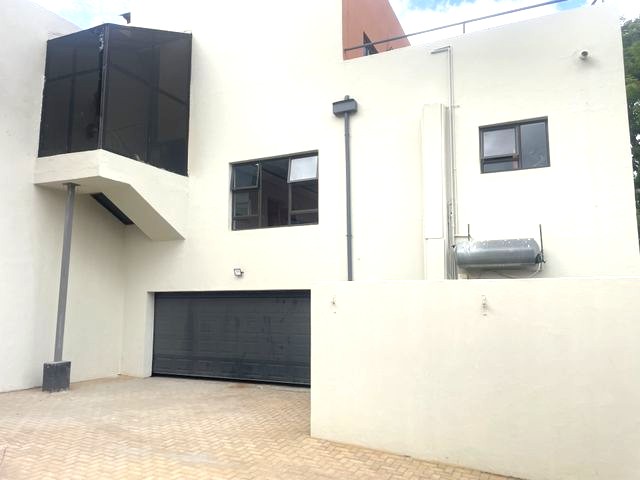 4 Bedroom Property for Sale in Waterkloof Ridge Gauteng