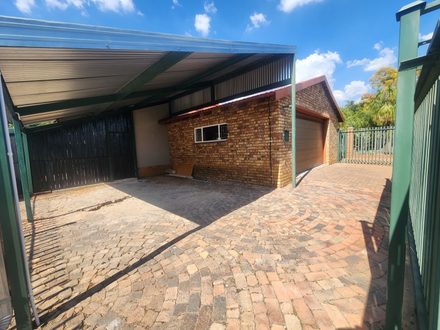4 Bedroom Property for Sale in Les Marais Gauteng