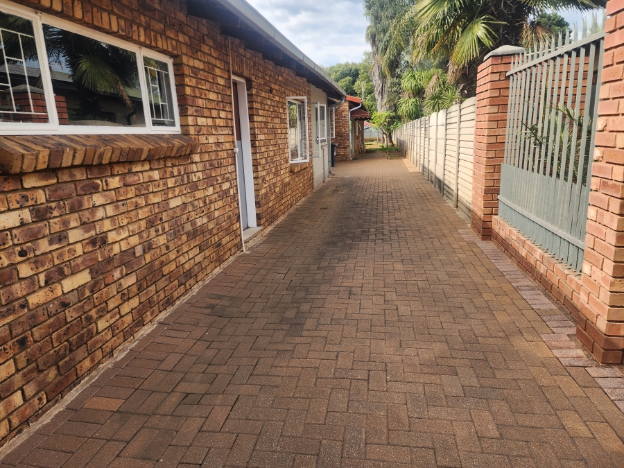 4 Bedroom Property for Sale in Les Marais Gauteng
