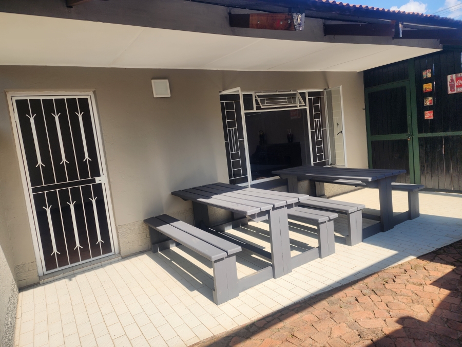 4 Bedroom Property for Sale in Les Marais Gauteng