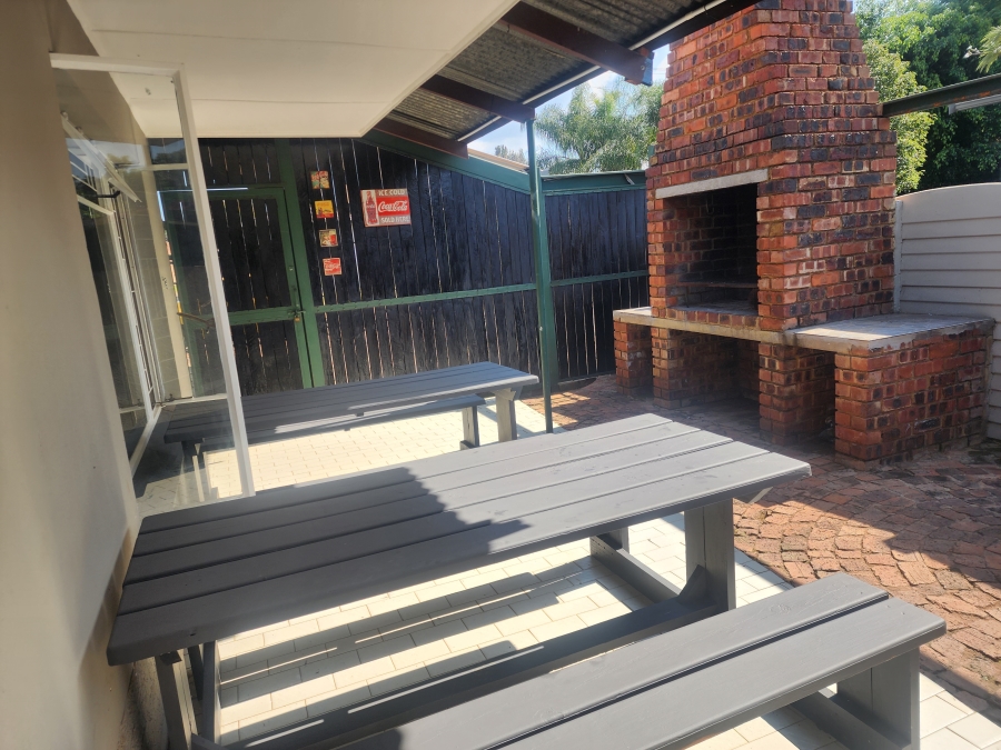 4 Bedroom Property for Sale in Les Marais Gauteng
