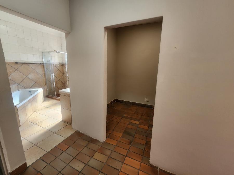 4 Bedroom Property for Sale in Les Marais Gauteng