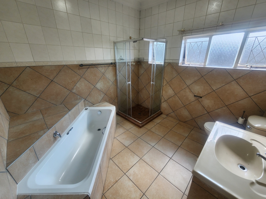 4 Bedroom Property for Sale in Les Marais Gauteng