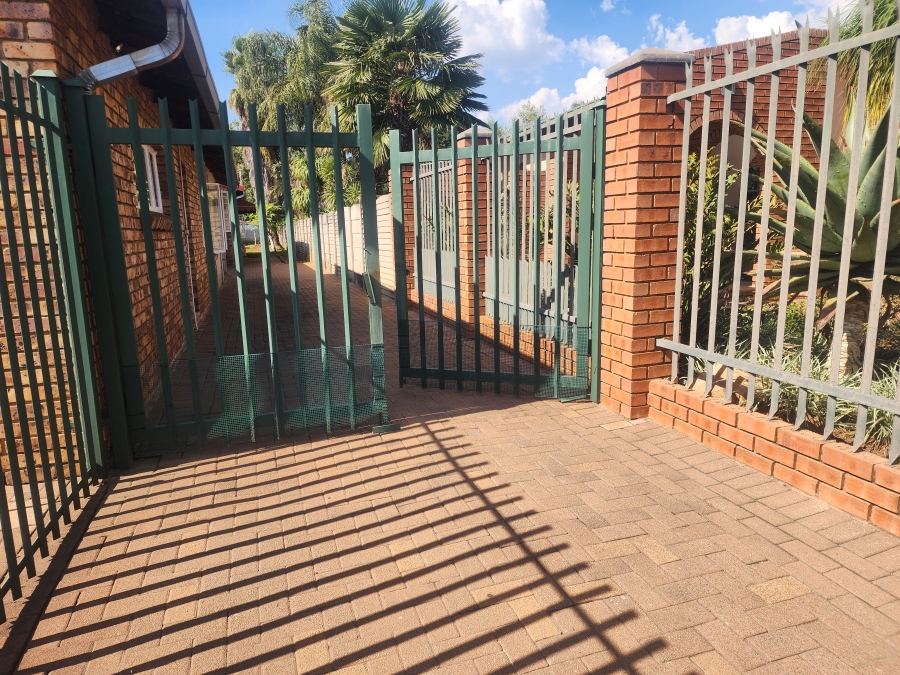 4 Bedroom Property for Sale in Les Marais Gauteng