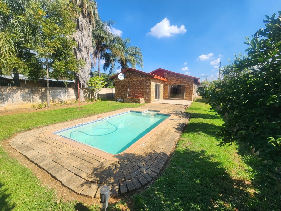 4 Bedroom Property for Sale in Les Marais Gauteng