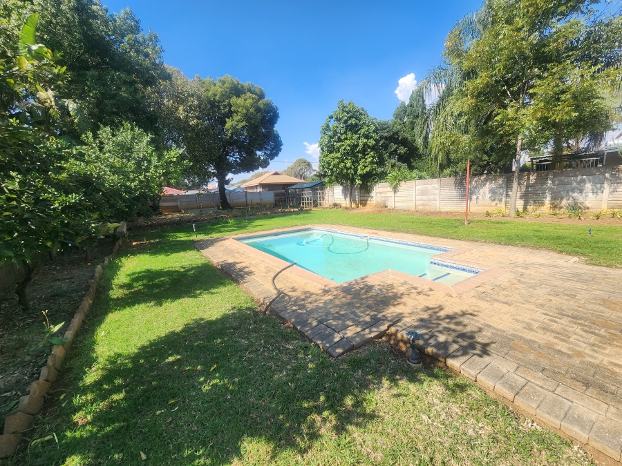 4 Bedroom Property for Sale in Les Marais Gauteng