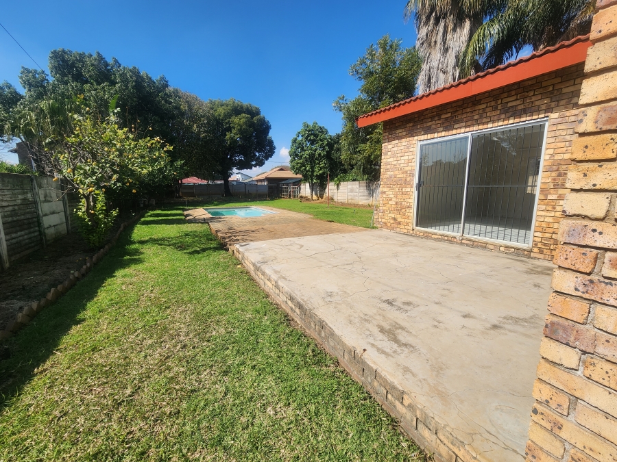 4 Bedroom Property for Sale in Les Marais Gauteng