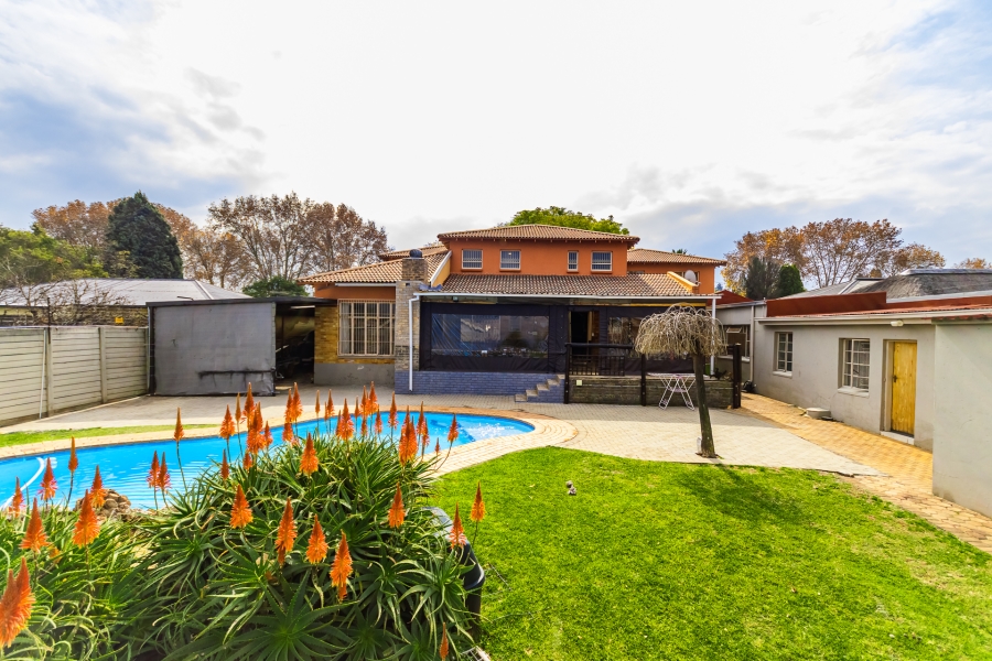 5 Bedroom Property for Sale in Florida Gauteng