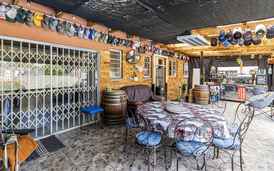 5 Bedroom Property for Sale in Florida Gauteng