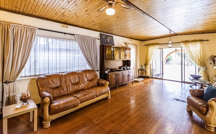5 Bedroom Property for Sale in Florida Gauteng