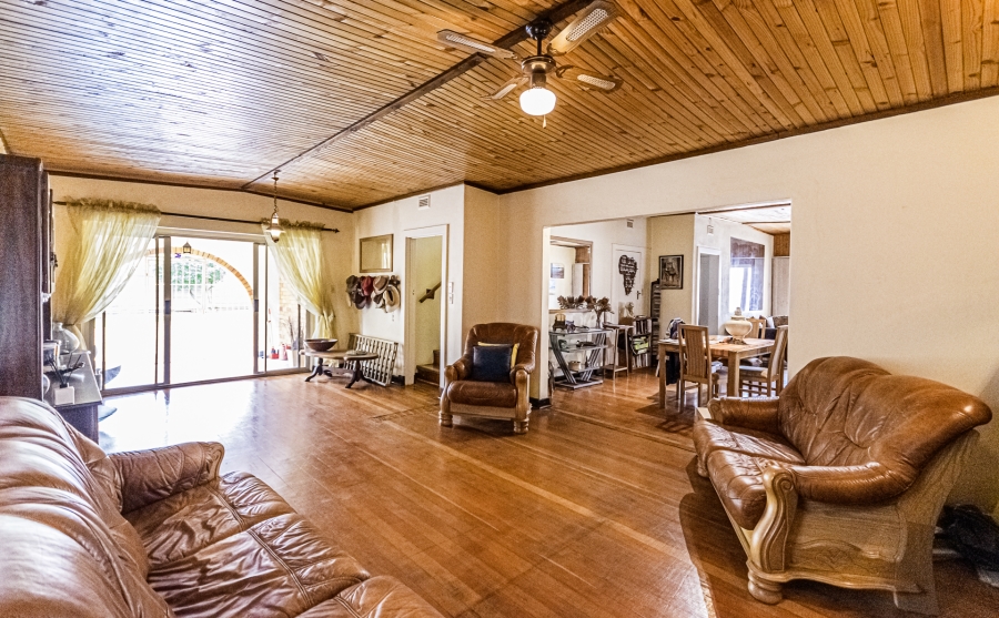 5 Bedroom Property for Sale in Florida Gauteng