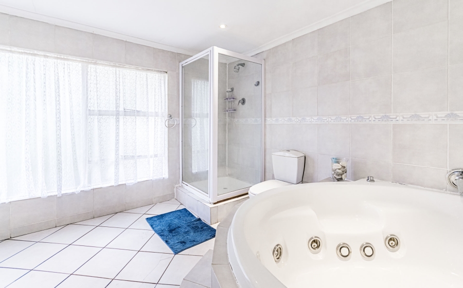 5 Bedroom Property for Sale in Florida Gauteng
